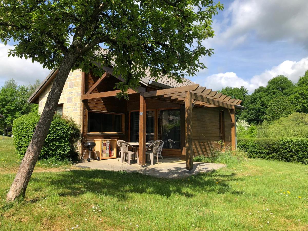 Charmant cottage dans domaine privé Signy-le-Petit Esterno foto