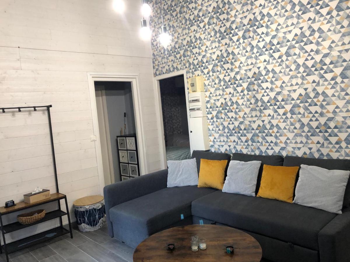 Charmant cottage dans domaine privé Signy-le-Petit Esterno foto