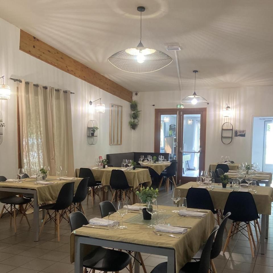 Charmant cottage dans domaine privé Signy-le-Petit Esterno foto